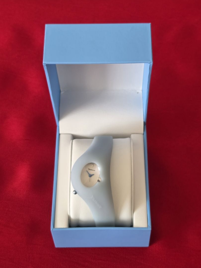 BRAND NEW, 2001, YAHOO LEFT HANDED, TIME / DATE WRIST WATCH WITH MATCHING BOX!!!